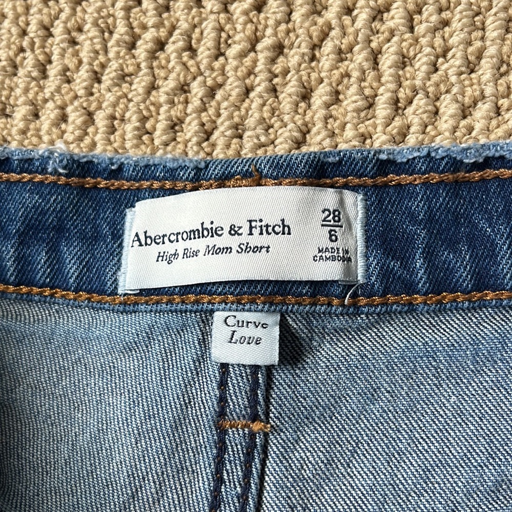 Abercrombie Curve Love High Rise Mom Short - Picture 3 of 6